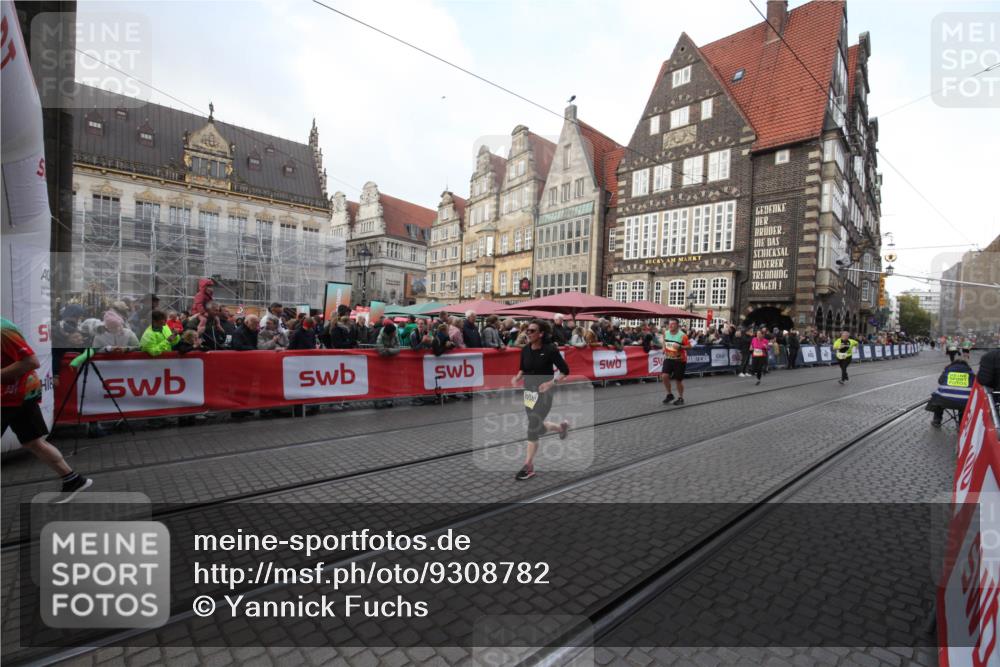 05.10.2025 - 20. swb-Marathon Bremen Yannick Fuchs http://msf.ph/oto/9308782 05.10.2025 11:07:39 Ziel 9306, 10585, 10650, 10749, 10776, 11584 meine-sportfotos.de