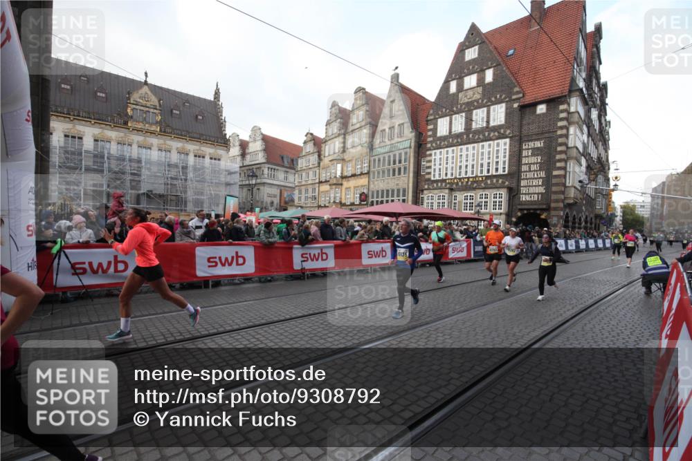 05.10.2025 - 20. swb-Marathon Bremen Yannick Fuchs http://msf.ph/oto/9308792 05.10.2025 11:08:02 Ziel 8123, 9212, 10135, 10365, 10366, 10706, 10782, 10783, 11677 meine-sportfotos.de