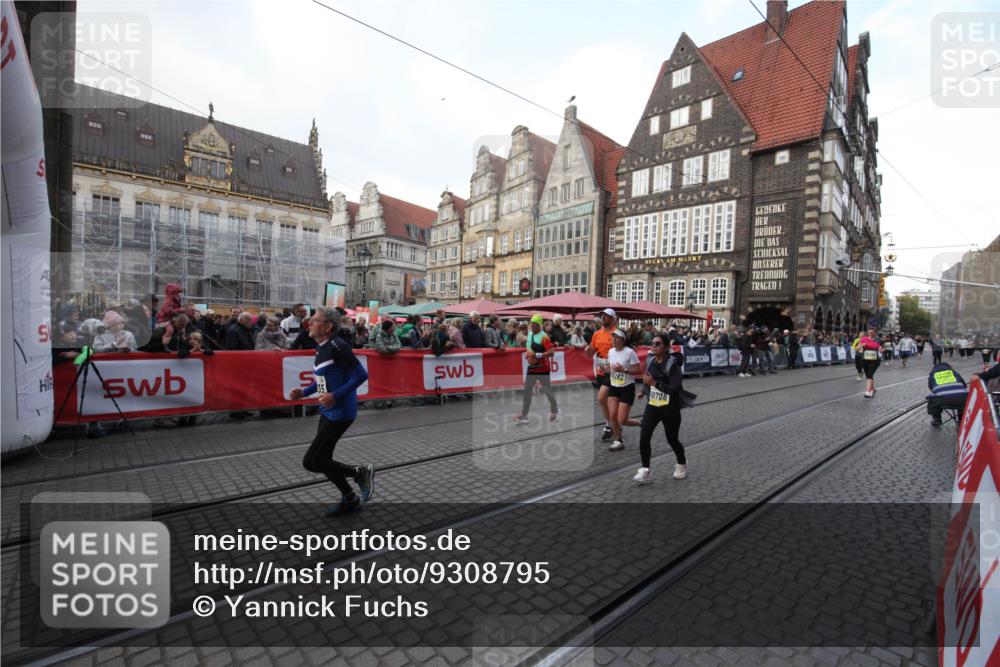 05.10.2025 - 20. swb-Marathon Bremen Yannick Fuchs http://msf.ph/oto/9308795 05.10.2025 11:08:03 Ziel 8123, 10135, 10365, 10706, 10782, 10783, 11490, 11677 meine-sportfotos.de