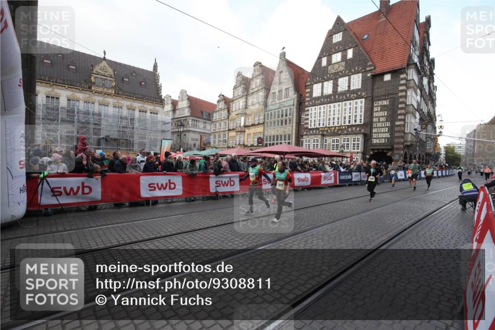 05.10.2025 - 20. swb-Marathon Bremen Yannick Fuchs http://msf.ph/oto/9308811 05.10.2025 11:08:19 Ziel 9401, 9519, 10866, 11019, 11232, 11670 meine-sportfotos.de