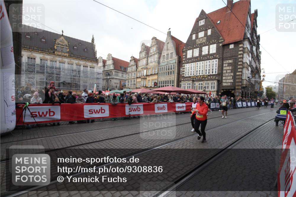 05.10.2025 - 20. swb-Marathon Bremen Yannick Fuchs http://msf.ph/oto/9308836 05.10.2025 11:08:37 Ziel 9481, 9982, 10134, 10787, 10859 meine-sportfotos.de