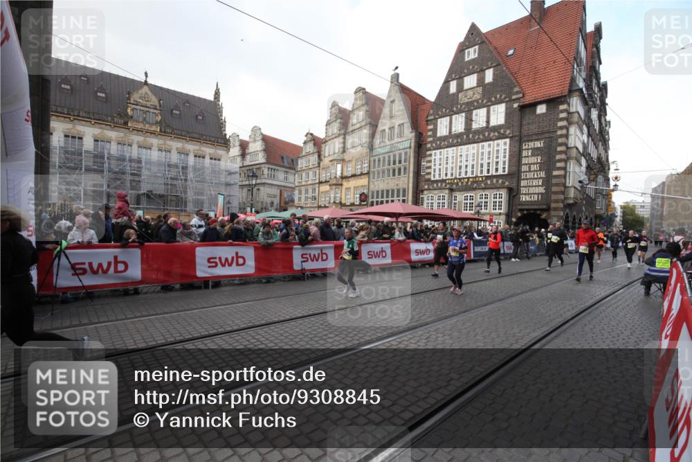 05.10.2025 - 20. swb-Marathon Bremen Yannick Fuchs http://msf.ph/oto/9308845 05.10.2025 11:08:44 Ziel 7069, 7706, 9276, 10212, 10998, 11028, 11073, 11076, 11242 meine-sportfotos.de