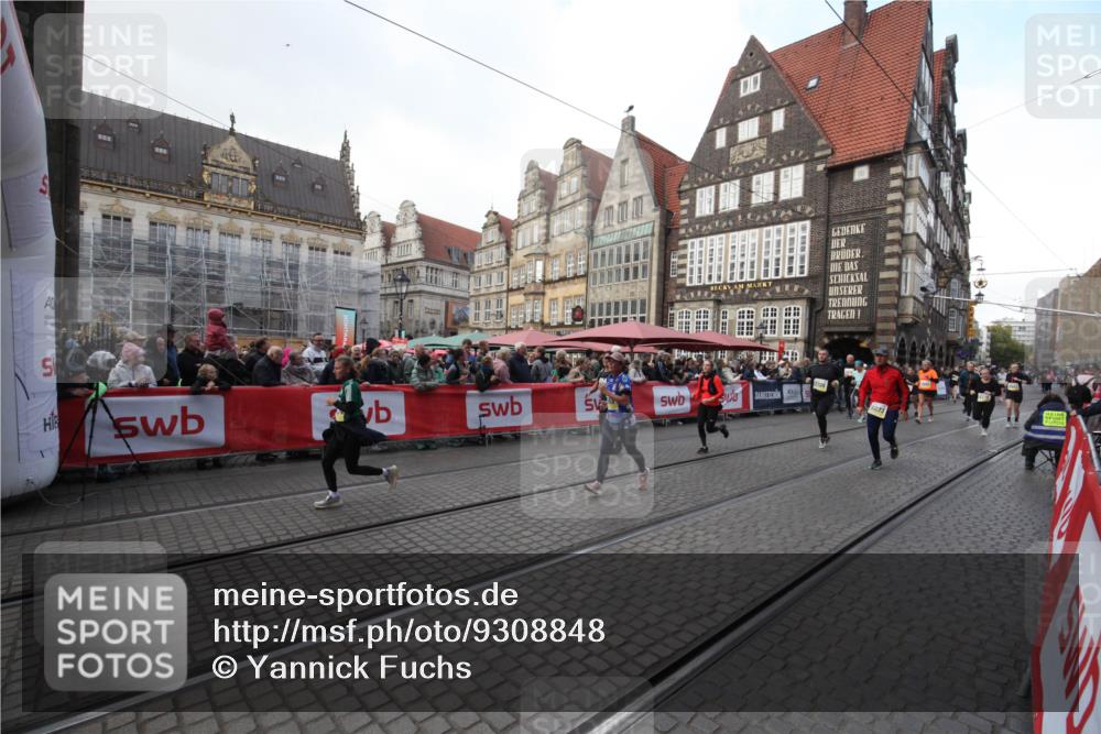 05.10.2025 - 20. swb-Marathon Bremen Yannick Fuchs http://msf.ph/oto/9308848 05.10.2025 11:08:45 Ziel 7069, 7706, 9191, 9276, 9589, 10567, 10998, 11028, 11073, 11076, 11242, 11479, 11590 meine-sportfotos.de