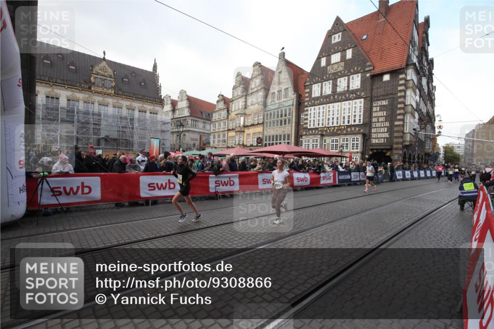05.10.2025 - 20. swb-Marathon Bremen Yannick Fuchs http://msf.ph/oto/9308866 05.10.2025 11:08:52 Ziel 9274, 9853, 10051, 10939 meine-sportfotos.de