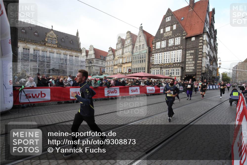 05.10.2025 - 20. swb-Marathon Bremen Yannick Fuchs http://msf.ph/oto/9308873 05.10.2025 11:08:59 Ziel 9184, 9466, 9721, 9774, 9912, 10031, 10087, 10248, 10714, 10840, 11126, 11142 meine-sportfotos.de