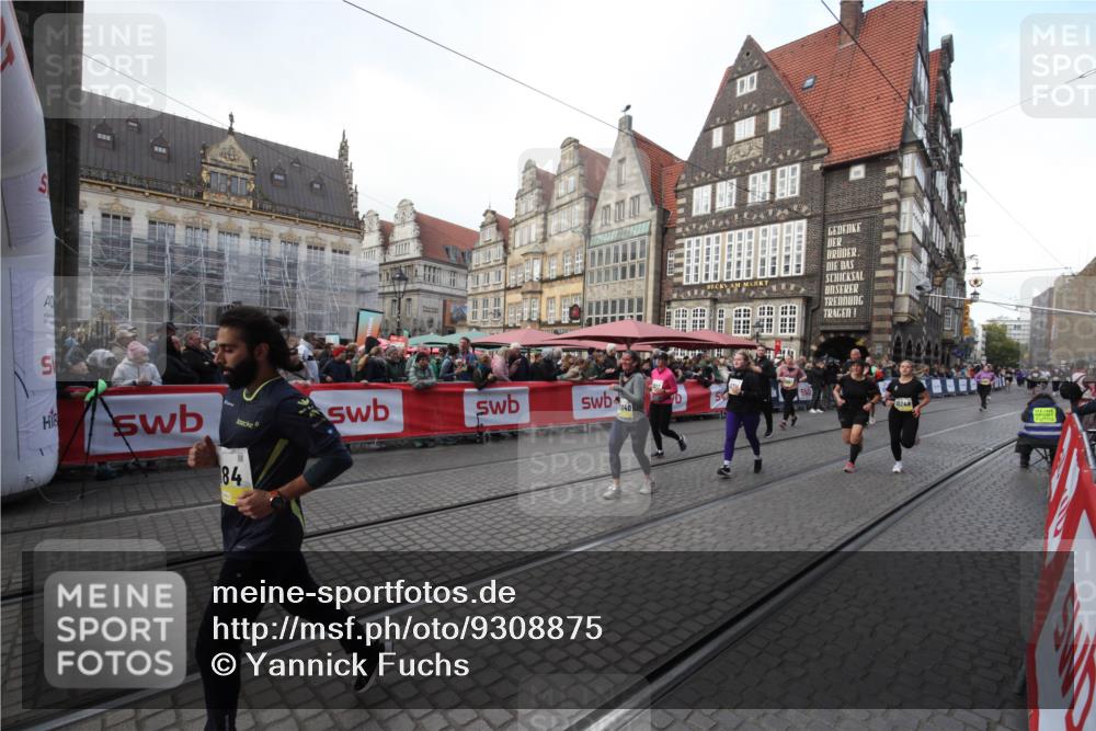 05.10.2025 - 20. swb-Marathon Bremen Yannick Fuchs http://msf.ph/oto/9308875 05.10.2025 11:09:01 Ziel 9184, 9466, 9774, 9912, 10031, 10087, 10248, 10714, 10840, 11126, 11142 meine-sportfotos.de