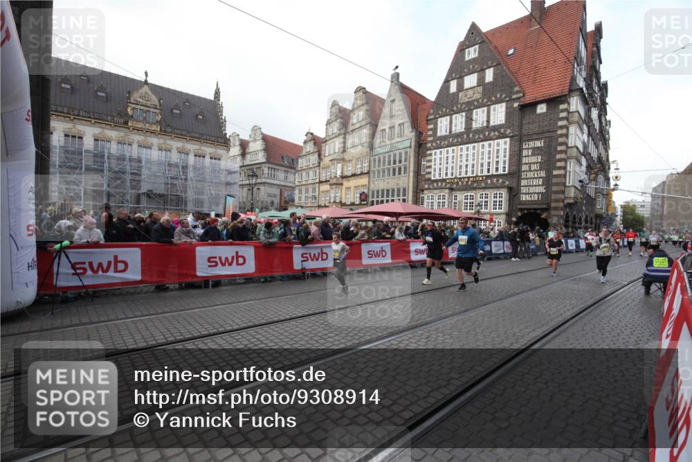 05.10.2025 - 20. swb-Marathon Bremen Yannick Fuchs http://msf.ph/oto/9308914 05.10.2025 11:09:29 Ziel 9493, 9649, 9945, 10214, 11037, 11218 meine-sportfotos.de