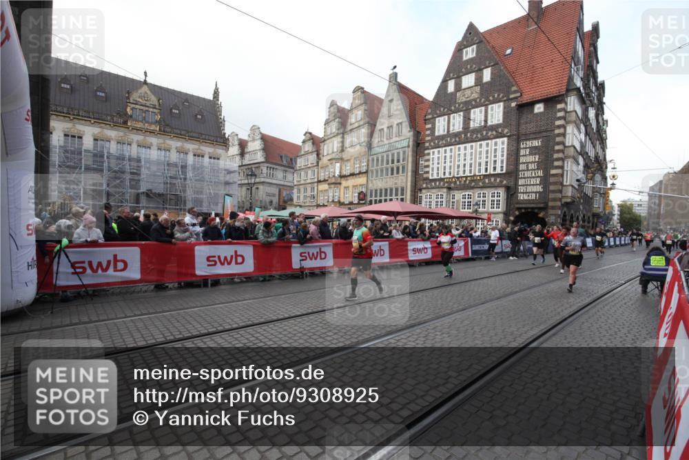 05.10.2025 - 20. swb-Marathon Bremen Yannick Fuchs http://msf.ph/oto/9308925 05.10.2025 11:09:34 Ziel 9002, 9185, 10074, 10419, 10865, 11447, 11614 meine-sportfotos.de