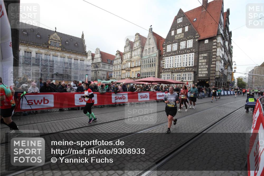 05.10.2025 - 20. swb-Marathon Bremen Yannick Fuchs http://msf.ph/oto/9308933 05.10.2025 11:09:36 Ziel 9002, 9185, 10074, 10417, 10419, 10865, 11447, 11526, 11614 meine-sportfotos.de