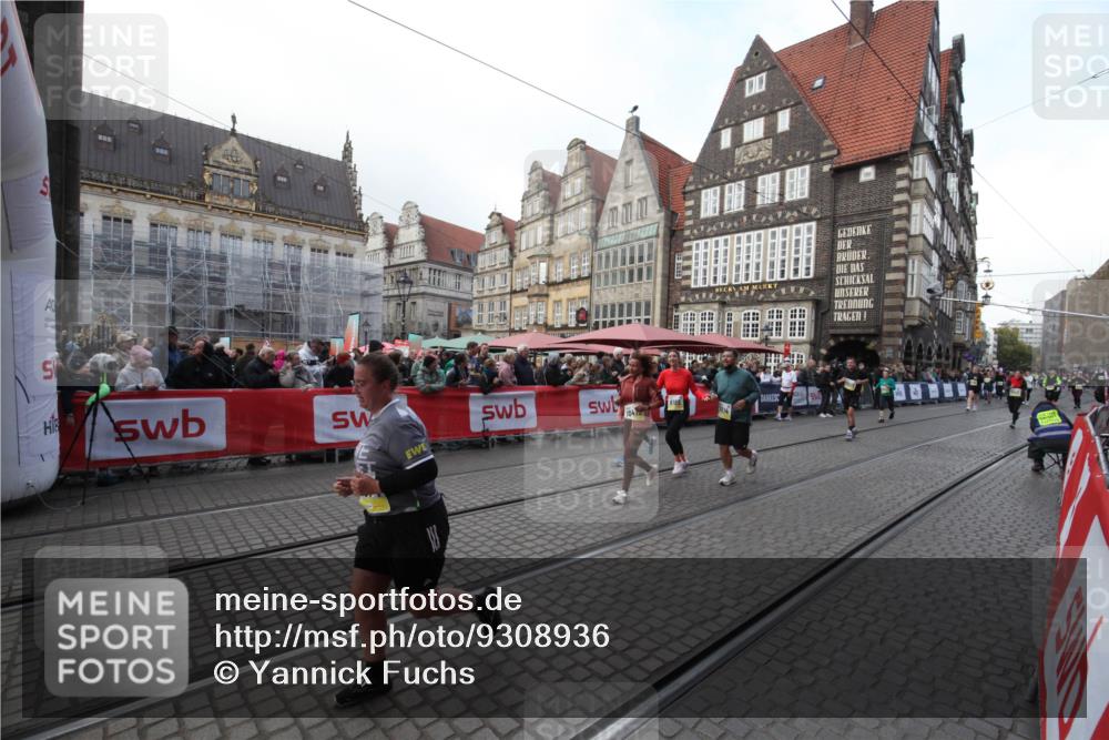 05.10.2025 - 20. swb-Marathon Bremen Yannick Fuchs http://msf.ph/oto/9308936 05.10.2025 11:09:37 Ziel 9185, 10074, 10417, 10419, 10865, 10943, 11447, 11526, 11614 meine-sportfotos.de