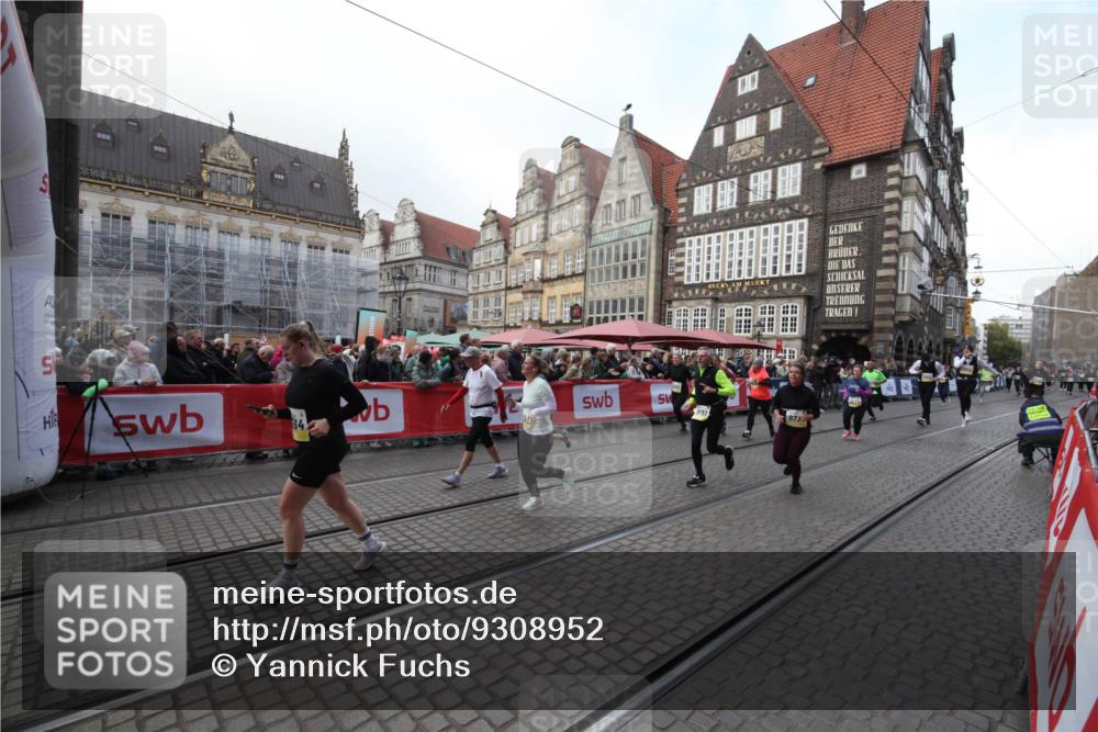 05.10.2025 - 20. swb-Marathon Bremen Yannick Fuchs http://msf.ph/oto/9308952 05.10.2025 11:09:46 Ziel 9001, 9538, 9731, 9732, 9887, 10245, 10316, 10412, 10672, 10881, 10886, 11407, 11654, 11655, 11664 meine-sportfotos.de
