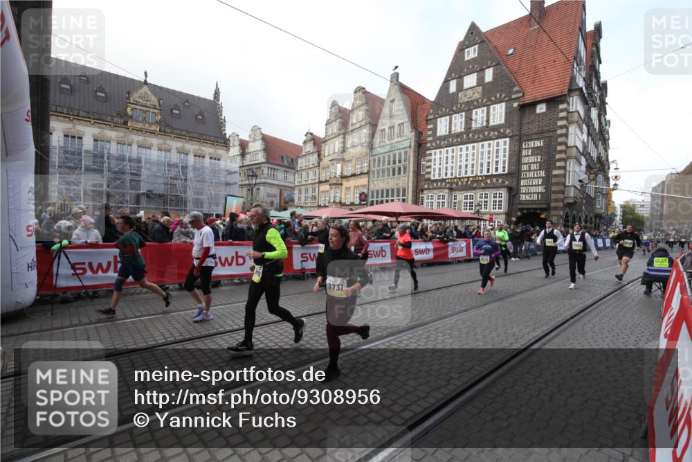 05.10.2025 - 20. swb-Marathon Bremen Yannick Fuchs http://msf.ph/oto/9308956 05.10.2025 11:09:47 Ziel 9001, 9538, 9731, 9732, 9887, 10245, 10316, 10412, 10672, 10881, 10886, 11407, 11654, 11655 meine-sportfotos.de