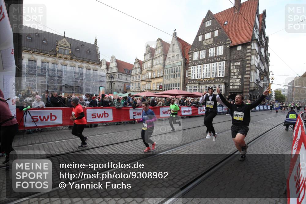 05.10.2025 - 20. swb-Marathon Bremen Yannick Fuchs http://msf.ph/oto/9308962 05.10.2025 11:09:49 Ziel 9001, 9538, 9887, 10316, 10412, 10672, 10881, 10886, 11206, 11654, 11655 meine-sportfotos.de