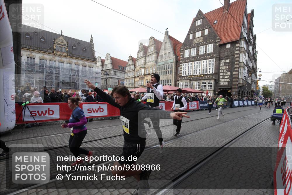 05.10.2025 - 20. swb-Marathon Bremen Yannick Fuchs http://msf.ph/oto/9308966 05.10.2025 11:09:50 Ziel 9001, 9538, 10412, 10886, 11206, 11654, 11655 meine-sportfotos.de