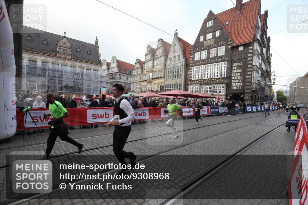 05.10.2025 - 20. swb-Marathon Bremen Yannick Fuchs http://msf.ph/oto/9308968 05.10.2025 11:09:51 Ziel 9001, 10412, 11206, 11655 meine-sportfotos.de