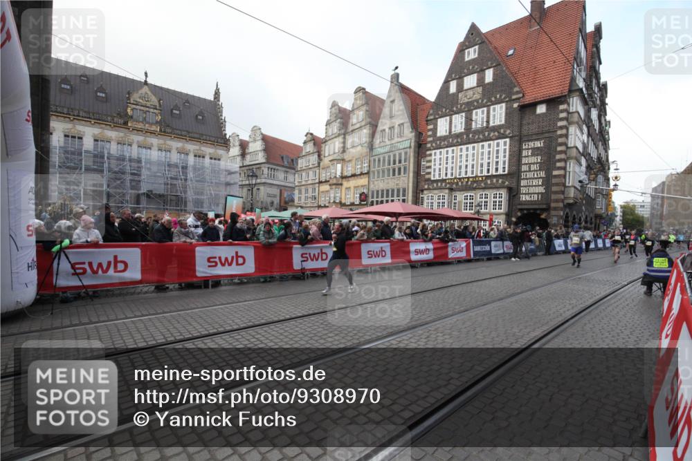 05.10.2025 - 20. swb-Marathon Bremen Yannick Fuchs http://msf.ph/oto/9308970 05.10.2025 11:09:52 Ziel 10412, 11206, 11486 meine-sportfotos.de