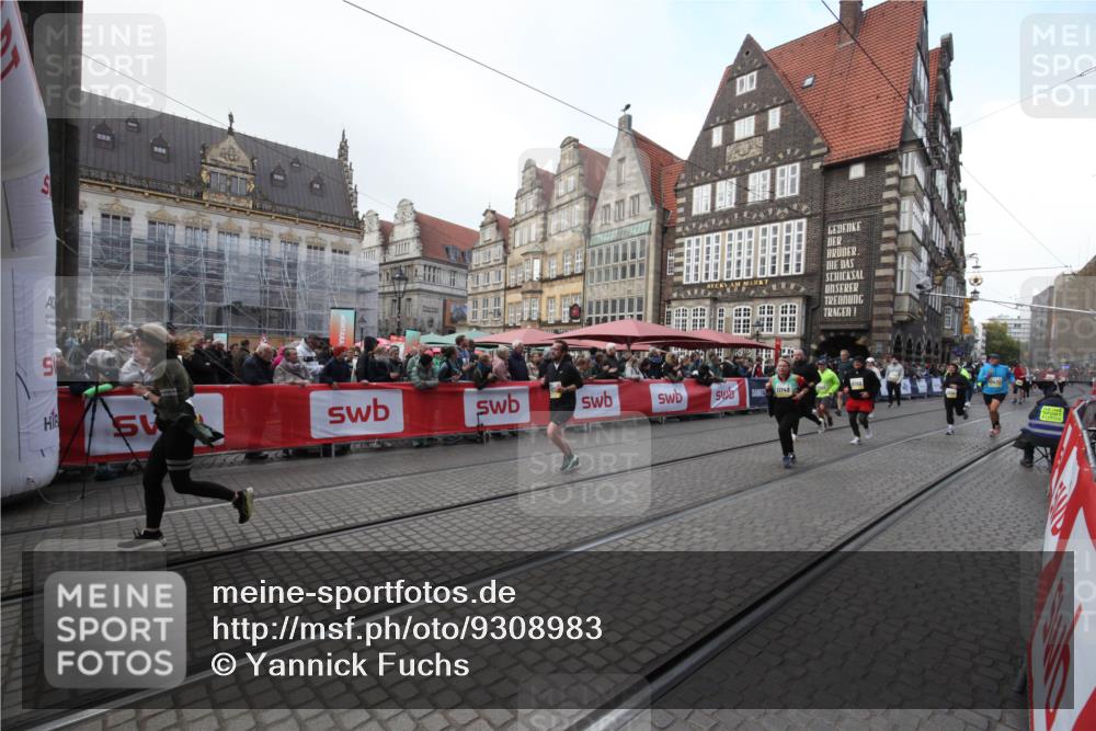 05.10.2025 - 20. swb-Marathon Bremen Yannick Fuchs http://msf.ph/oto/9308983 05.10.2025 11:10:02 Ziel 9288, 9760, 9972, 10435, 10515, 10885, 11381, 11405, 11634, 11748 meine-sportfotos.de