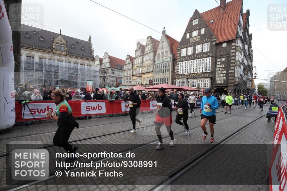 05.10.2025 - 20. swb-Marathon Bremen Yannick Fuchs http://msf.ph/oto/9308991 05.10.2025 11:10:04 Ziel 9288, 9561, 9760, 10435, 10515, 10659, 10885, 11405, 11634, 11748 meine-sportfotos.de
