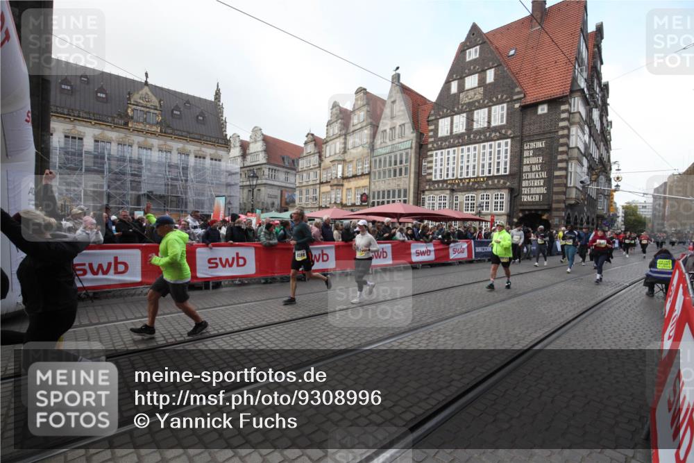 05.10.2025 - 20. swb-Marathon Bremen Yannick Fuchs http://msf.ph/oto/9308996 05.10.2025 11:10:06 Ziel 9288, 9554, 9561, 10383, 10435, 10515, 10659, 10885, 10969, 11401, 11405, 11634 meine-sportfotos.de