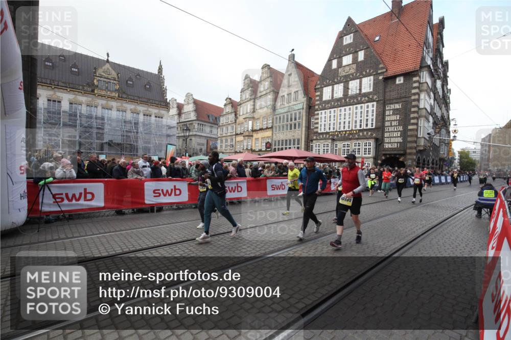 05.10.2025 - 20. swb-Marathon Bremen Yannick Fuchs http://msf.ph/oto/9309004 05.10.2025 11:10:11 Ziel 7799, 9470, 9476, 9554, 10383, 10563, 10596, 10969, 11401, 11536 meine-sportfotos.de