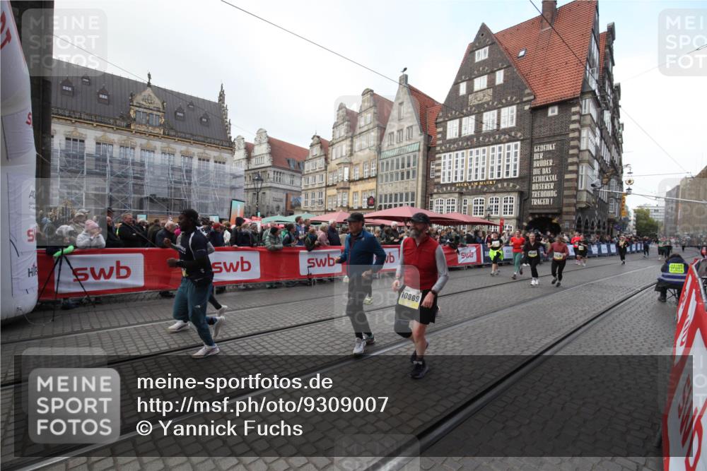 05.10.2025 - 20. swb-Marathon Bremen Yannick Fuchs http://msf.ph/oto/9309007 05.10.2025 11:10:11 Ziel 7799, 9470, 9476, 9554, 10383, 10563, 10596, 10969, 11401, 11536 meine-sportfotos.de