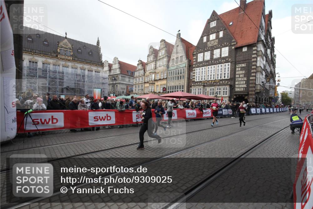 05.10.2025 - 20. swb-Marathon Bremen Yannick Fuchs http://msf.ph/oto/9309025 05.10.2025 11:10:23 Ziel 8533, 9734, 10189, 10280, 11333 meine-sportfotos.de