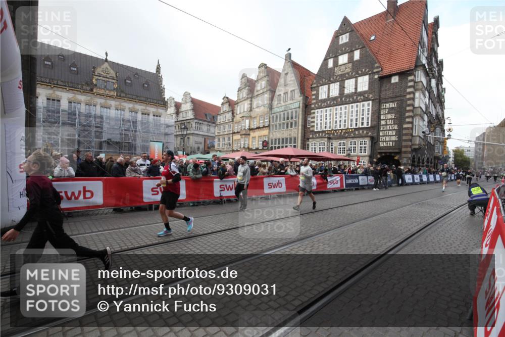 05.10.2025 - 20. swb-Marathon Bremen Yannick Fuchs http://msf.ph/oto/9309031 05.10.2025 11:10:26 Ziel 8533, 9734, 10280, 11388 meine-sportfotos.de