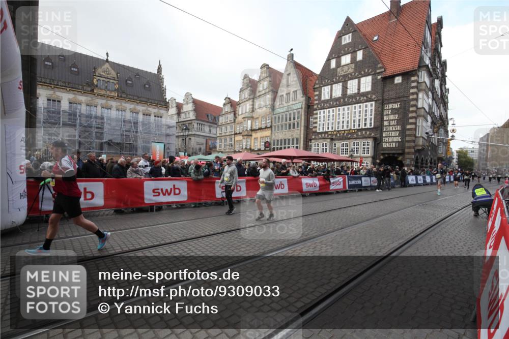 05.10.2025 - 20. swb-Marathon Bremen Yannick Fuchs http://msf.ph/oto/9309033 05.10.2025 11:10:26 Ziel 8533, 9734, 10280, 11388 meine-sportfotos.de