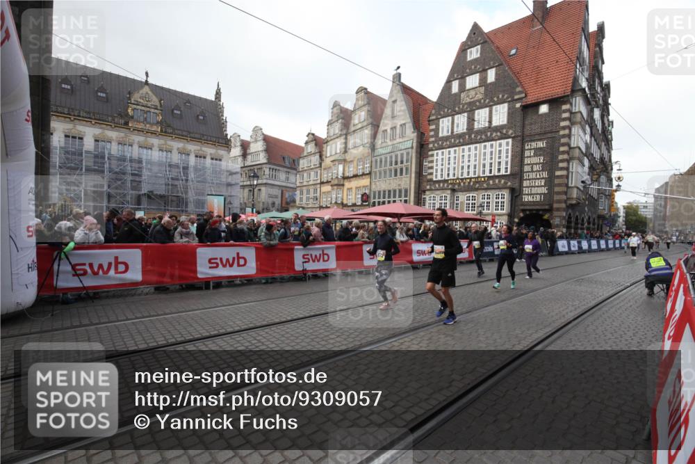 05.10.2025 - 20. swb-Marathon Bremen Yannick Fuchs http://msf.ph/oto/9309057 05.10.2025 11:10:47 Ziel 9572, 9804, 10665, 10962, 11157 meine-sportfotos.de