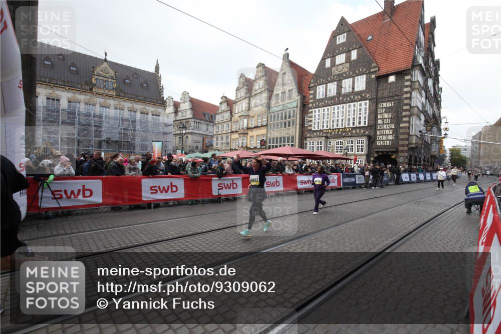 05.10.2025 - 20. swb-Marathon Bremen Yannick Fuchs http://msf.ph/oto/9309062 05.10.2025 11:10:49 Ziel 9572, 9804, 10861, 10962, 11157 meine-sportfotos.de