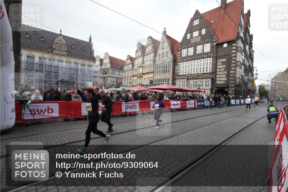 05.10.2025 - 20. swb-Marathon Bremen Yannick Fuchs http://msf.ph/oto/9309064 05.10.2025 11:10:49 Ziel 9572, 9804, 10861, 10962, 11157 meine-sportfotos.de