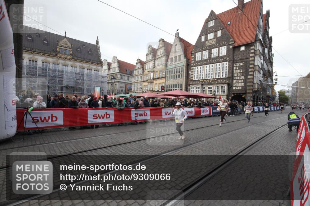 05.10.2025 - 20. swb-Marathon Bremen Yannick Fuchs http://msf.ph/oto/9309066 05.10.2025 11:10:54 Ziel 9984, 10399, 10861, 11161, 11318, 11544 meine-sportfotos.de