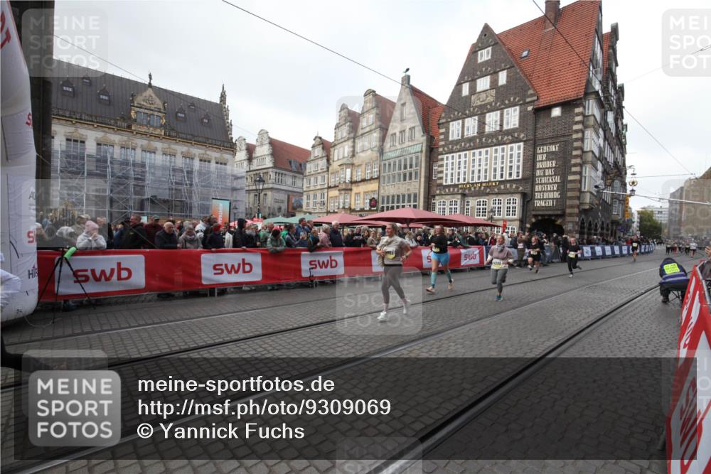 05.10.2025 - 20. swb-Marathon Bremen Yannick Fuchs http://msf.ph/oto/9309069 05.10.2025 11:10:55 Ziel 9984, 10399, 10861, 11161, 11318, 11544 meine-sportfotos.de