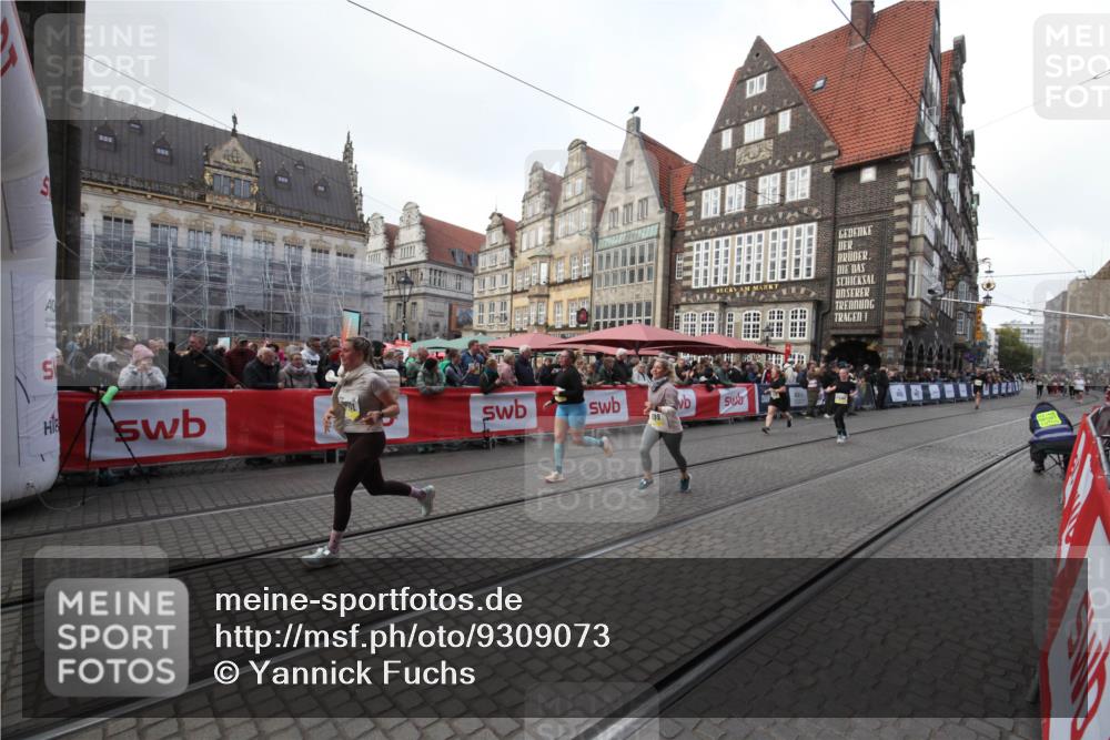 05.10.2025 - 20. swb-Marathon Bremen Yannick Fuchs http://msf.ph/oto/9309073 05.10.2025 11:10:56 Ziel 9984, 10399, 11161, 11318, 11544 meine-sportfotos.de