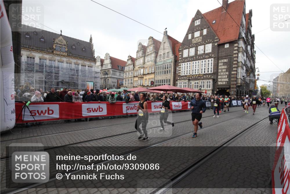 05.10.2025 - 20. swb-Marathon Bremen Yannick Fuchs http://msf.ph/oto/9309086 05.10.2025 11:11:12 Ziel 8865, 9245, 9664, 9822, 9823, 9836, 9837, 9948, 11257 meine-sportfotos.de