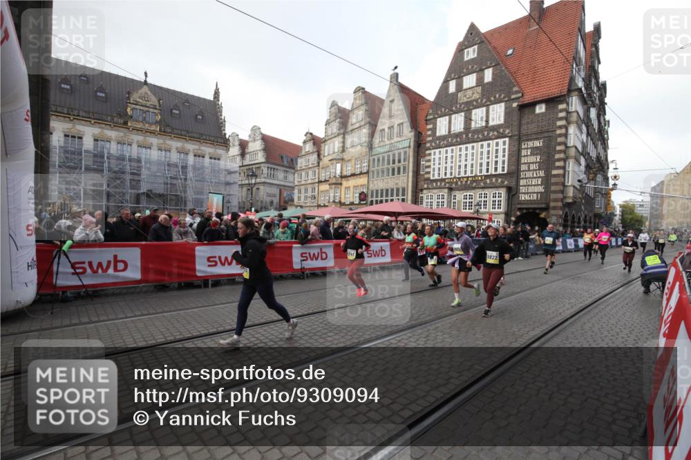 05.10.2025 - 20. swb-Marathon Bremen Yannick Fuchs http://msf.ph/oto/9309094 05.10.2025 11:11:15 Ziel 8865, 9245, 9264, 9273, 9822, 9823, 9836, 9837, 10614, 11580 meine-sportfotos.de
