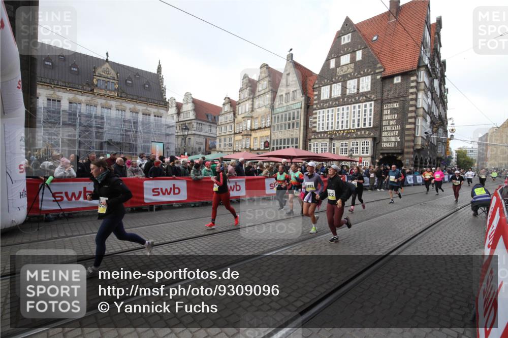 05.10.2025 - 20. swb-Marathon Bremen Yannick Fuchs http://msf.ph/oto/9309096 05.10.2025 11:11:16 Ziel 8865, 9245, 9264, 9273, 9822, 9823, 9836, 9837, 10614, 11158, 11580 meine-sportfotos.de
