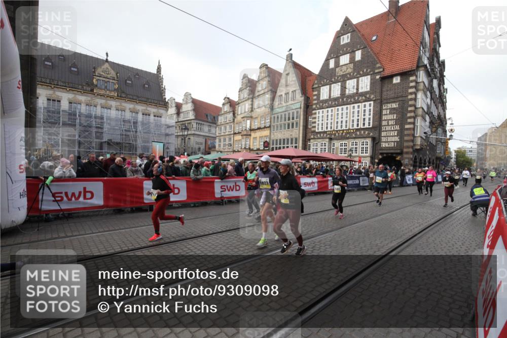 05.10.2025 - 20. swb-Marathon Bremen Yannick Fuchs http://msf.ph/oto/9309098 05.10.2025 11:11:16 Ziel 8865, 9245, 9264, 9273, 9822, 9823, 9836, 9837, 10614, 11158, 11580 meine-sportfotos.de