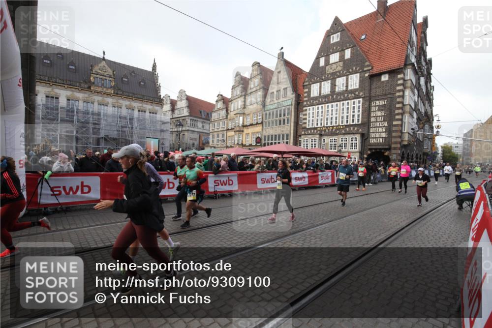 05.10.2025 - 20. swb-Marathon Bremen Yannick Fuchs http://msf.ph/oto/9309100 05.10.2025 11:11:17 Ziel 9245, 9264, 9273, 9822, 9823, 9836, 9837, 10183, 10614, 11158, 11578, 11580 meine-sportfotos.de