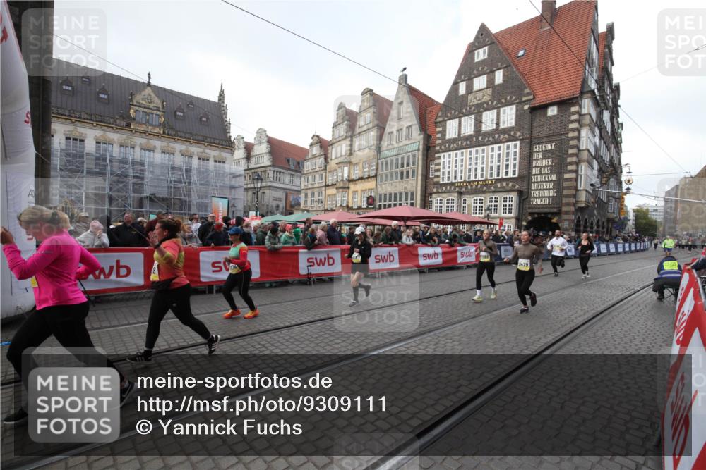 05.10.2025 - 20. swb-Marathon Bremen Yannick Fuchs http://msf.ph/oto/9309111 05.10.2025 11:11:22 Ziel 9011, 9386, 9479, 10183, 11158, 11568, 11578 meine-sportfotos.de