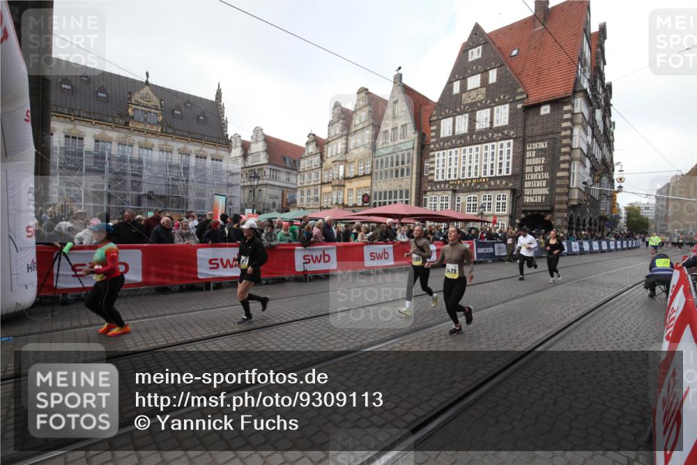 05.10.2025 - 20. swb-Marathon Bremen Yannick Fuchs http://msf.ph/oto/9309113 05.10.2025 11:11:22 Ziel 9011, 9386, 9479, 10183, 11158, 11568, 11578 meine-sportfotos.de