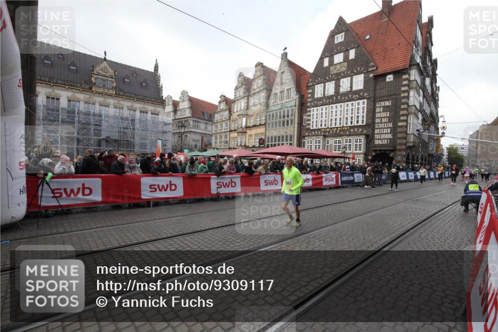 05.10.2025 - 20. swb-Marathon Bremen Yannick Fuchs http://msf.ph/oto/9309117 05.10.2025 11:11:32 Ziel 10320, 11083 meine-sportfotos.de