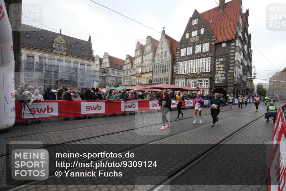 05.10.2025 - 20. swb-Marathon Bremen Yannick Fuchs http://msf.ph/oto/9309124 05.10.2025 11:11:41 Ziel 9453, 10058, 10264, 10333, 11191 meine-sportfotos.de