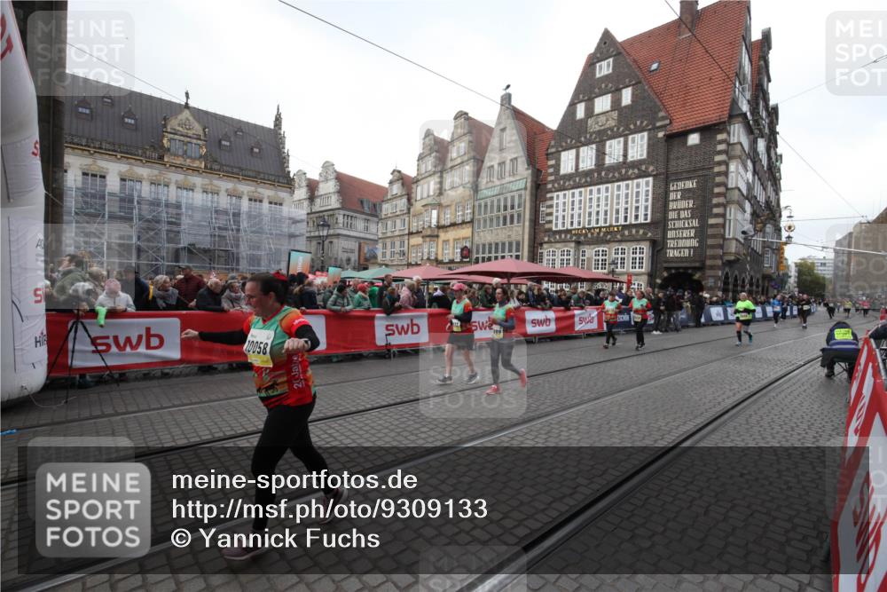 05.10.2025 - 20. swb-Marathon Bremen Yannick Fuchs http://msf.ph/oto/9309133 05.10.2025 11:11:46 Ziel 9680, 9999, 10058, 10235, 10236, 11172 meine-sportfotos.de