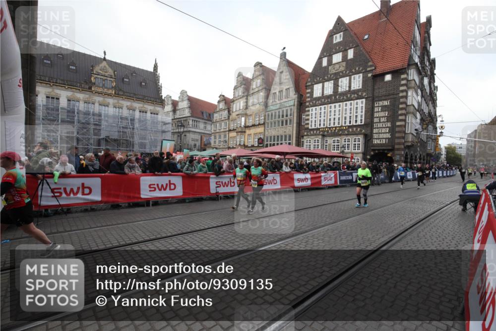 05.10.2025 - 20. swb-Marathon Bremen Yannick Fuchs http://msf.ph/oto/9309135 05.10.2025 11:11:49 Ziel 9680, 10235, 10236, 10540, 11088 meine-sportfotos.de