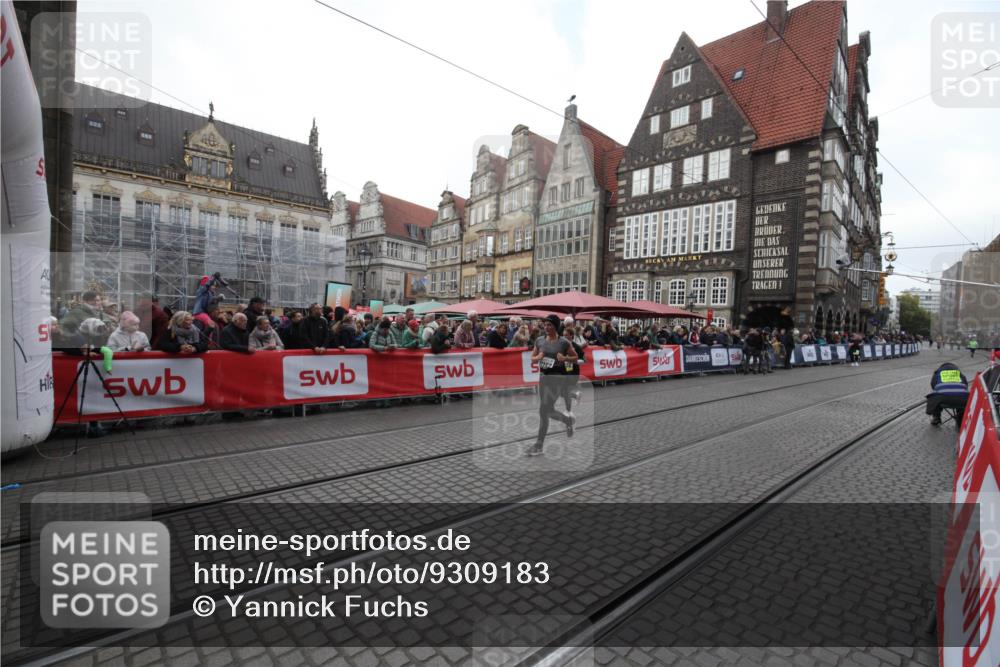 05.10.2025 - 20. swb-Marathon Bremen Yannick Fuchs http://msf.ph/oto/9309183 05.10.2025 11:12:35 Ziel 9736, 10282 meine-sportfotos.de