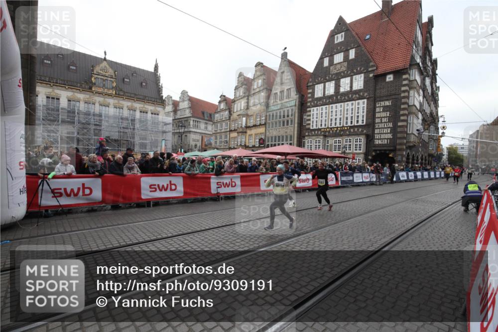 05.10.2025 - 20. swb-Marathon Bremen Yannick Fuchs http://msf.ph/oto/9309191 05.10.2025 11:12:57 Ziel 9203, 10186, 11252 meine-sportfotos.de