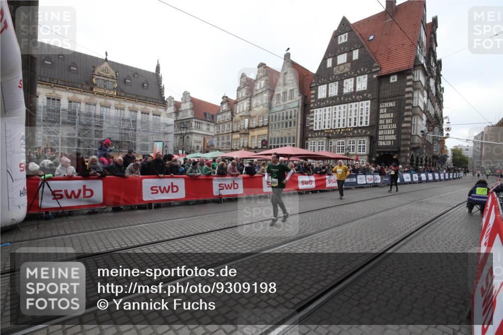 05.10.2025 - 20. swb-Marathon Bremen Yannick Fuchs http://msf.ph/oto/9309198 05.10.2025 11:13:07 Ziel 10041, 11170, 11494 meine-sportfotos.de