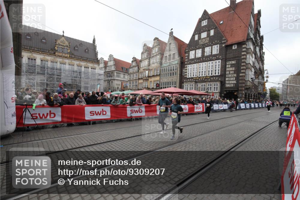 05.10.2025 - 20. swb-Marathon Bremen Yannick Fuchs http://msf.ph/oto/9309207 05.10.2025 11:13:34 Ziel 10273, 11117, 11367 meine-sportfotos.de