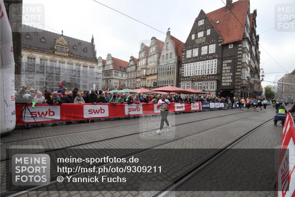 05.10.2025 - 20. swb-Marathon Bremen Yannick Fuchs http://msf.ph/oto/9309211 05.10.2025 11:13:42 Ziel 9242, 10433 meine-sportfotos.de